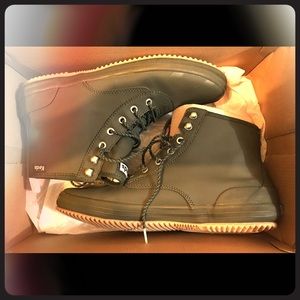 B R A N D N E W Women Ked’s shoes. Olive in color.